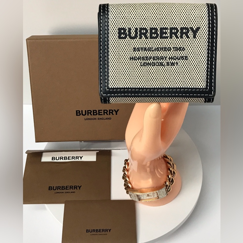 Burberry Luna Horseferry Print Canvas/Leather Bifold Wallet 😍🤍🔥 - Picture 3 of 17